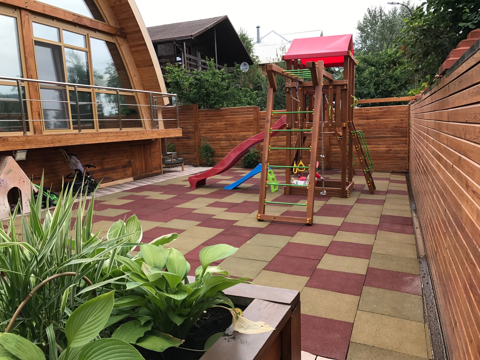 Во дворе наших домов