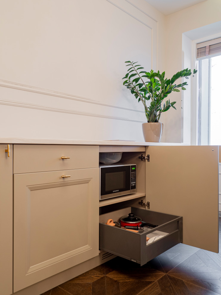 Меблировка квартиры: необычная кухня и гардеробная