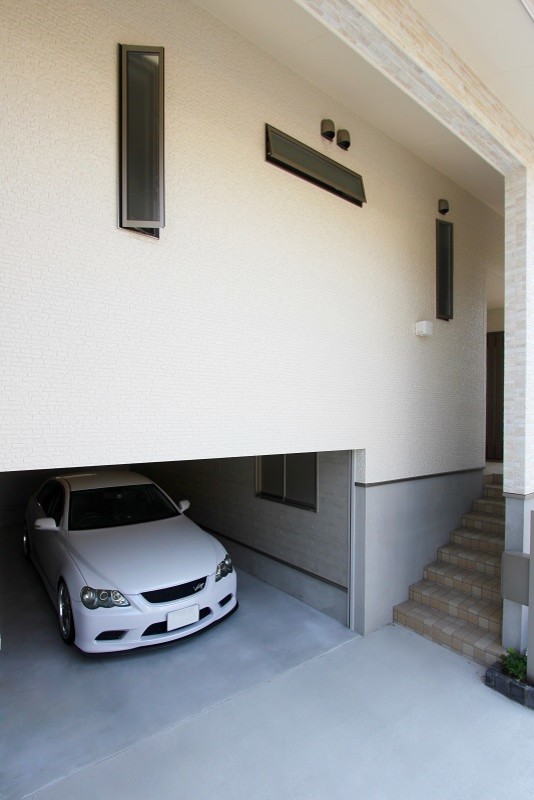 Design ideas for a large contemporary attached four-car carport in Fukuoka.
