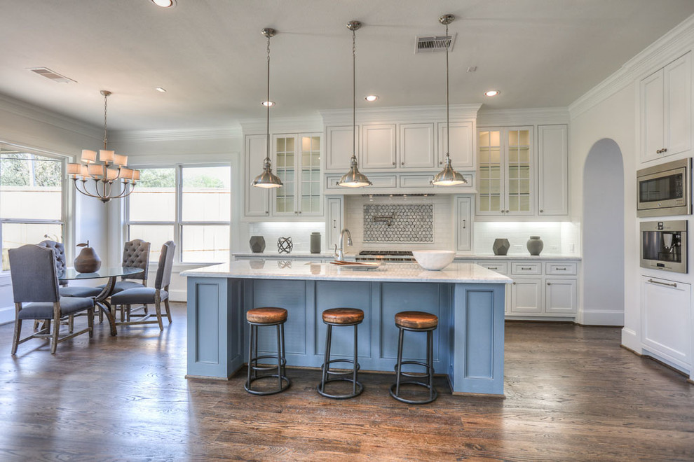 Example of a transitional kitchen design in Houston