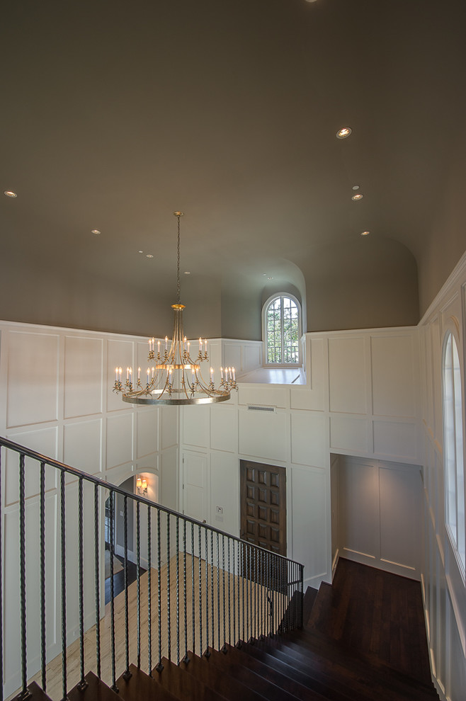 Example of a transitional entryway design in Houston