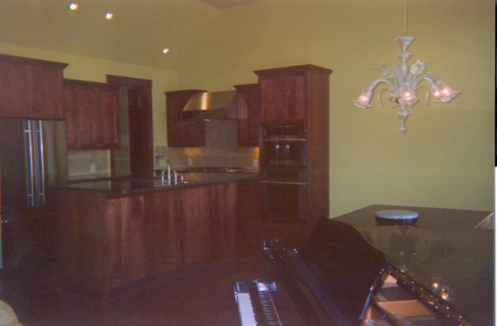 Example of a classic home design design in Minneapolis
