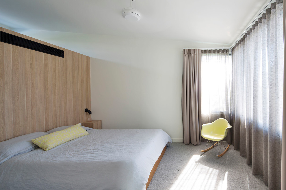 Inspiration for a mid-sized contemporary master bedroom in Sydney with white walls, carpet and grey floor.