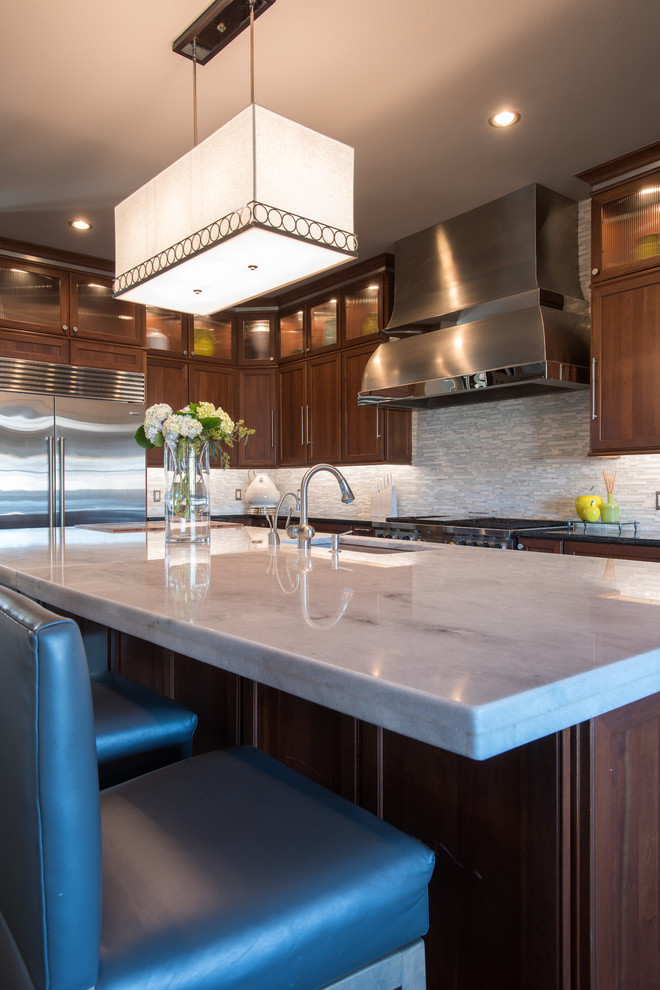 Enclosed kitchen - large transitional u-shaped enclosed kitchen idea with an undermount sink, recessed-panel cabinets, medium tone wood cabinets, granite countertops, gray backsplash, stainless steel appliances and an island