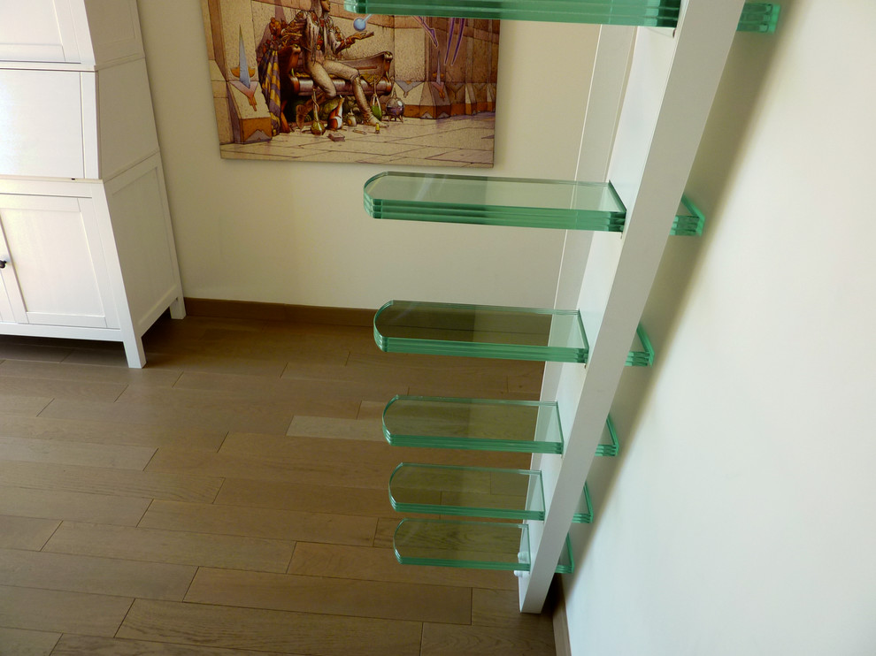 Design ideas for a contemporary staircase in Paris.