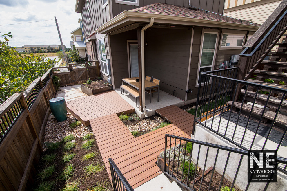 Design ideas for a small modern drought-tolerant courtyard garden path in Austin with decking.