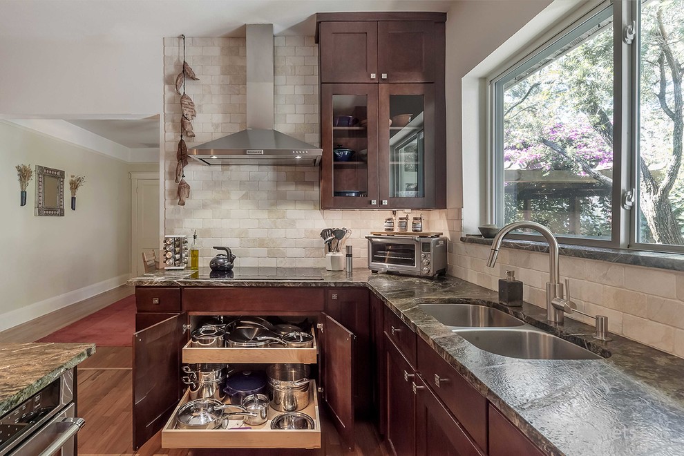 Minimalist kitchen photo in Tampa with shaker cabinets and red cabinets