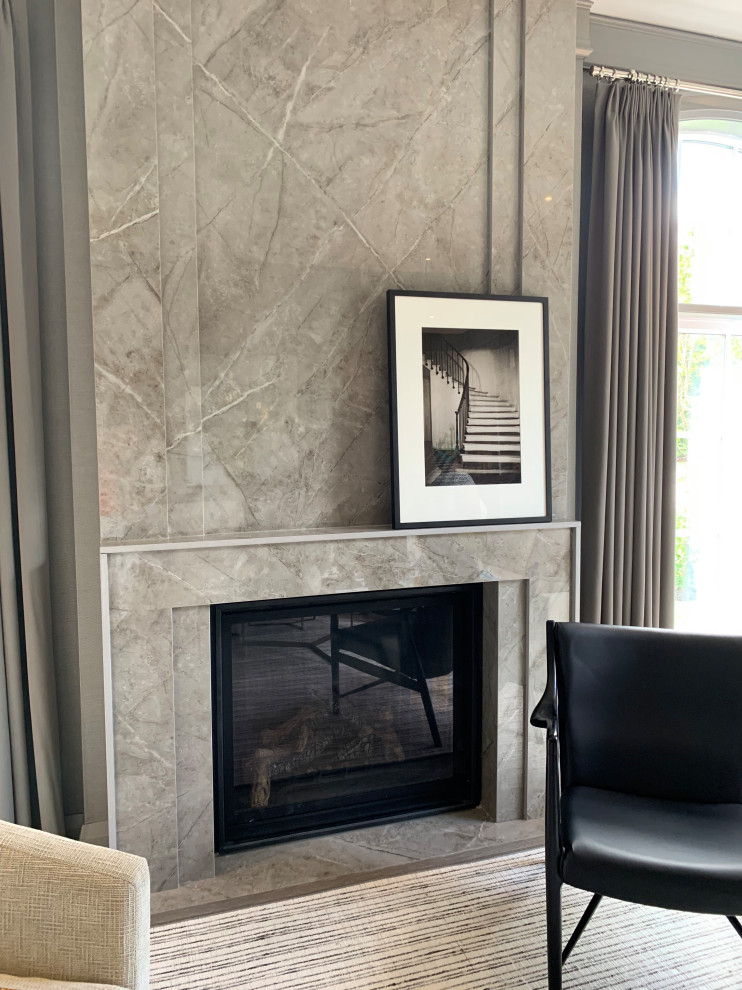 Гостиная в совеменном стиле Хай-тек в 2-х этажном доме.