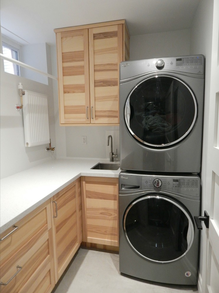 Design ideas for a contemporary laundry room in Toronto.