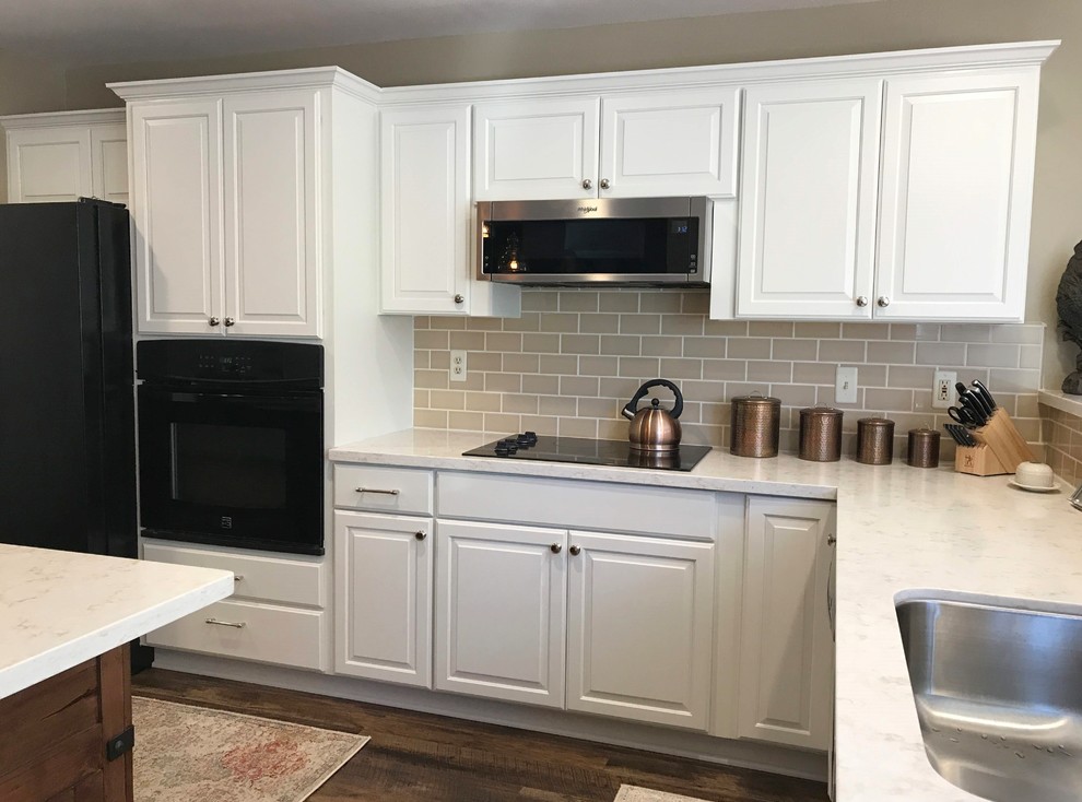 Example of a transitional kitchen design in Phoenix