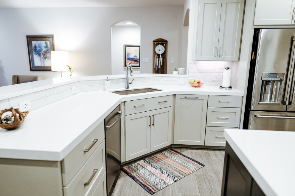 Example of a transitional kitchen design in Austin