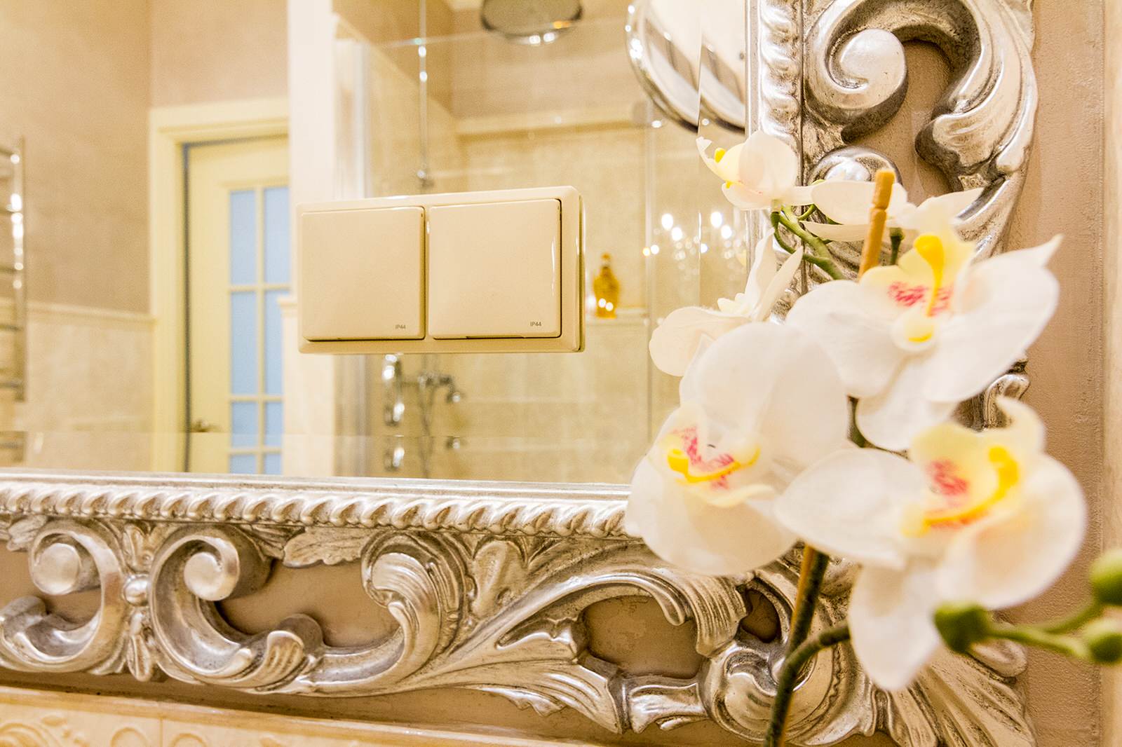 Тумба с зеркалом в багете