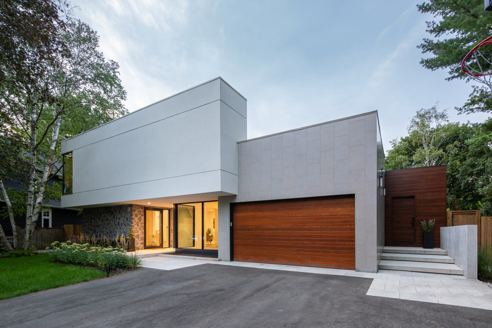 Photo of a modern house exterior in Toronto.