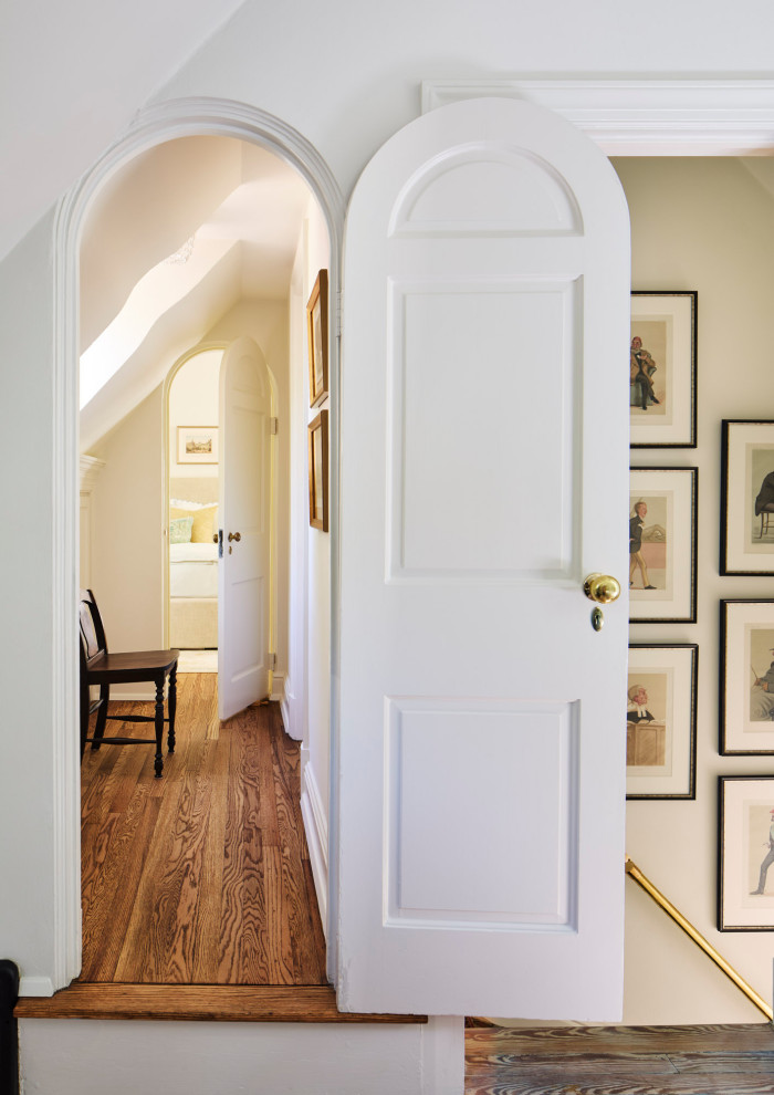 Elegant hallway photo in Nashville