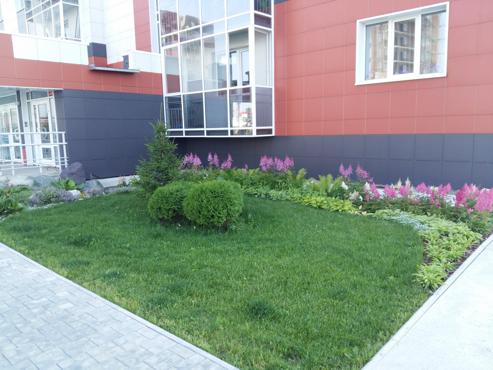 Красота у подъезда