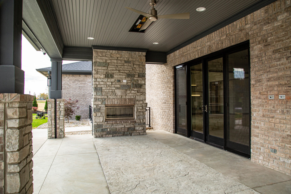 Example of a minimalist home design design in Indianapolis