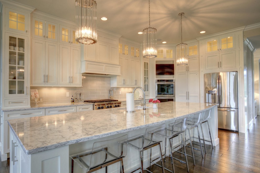 Example of a transitional kitchen design in Chicago