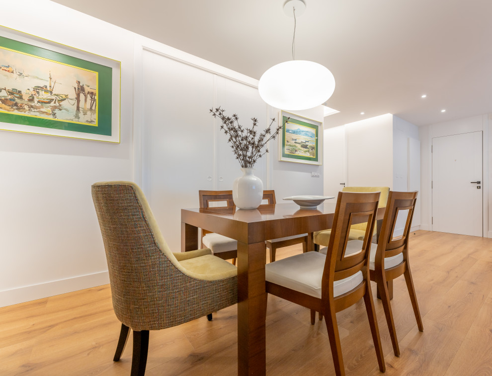 Atico "capricho" con algunos muebles de familia.
