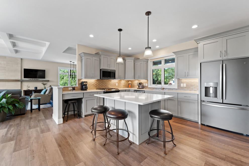 Kitchen - transitional kitchen idea