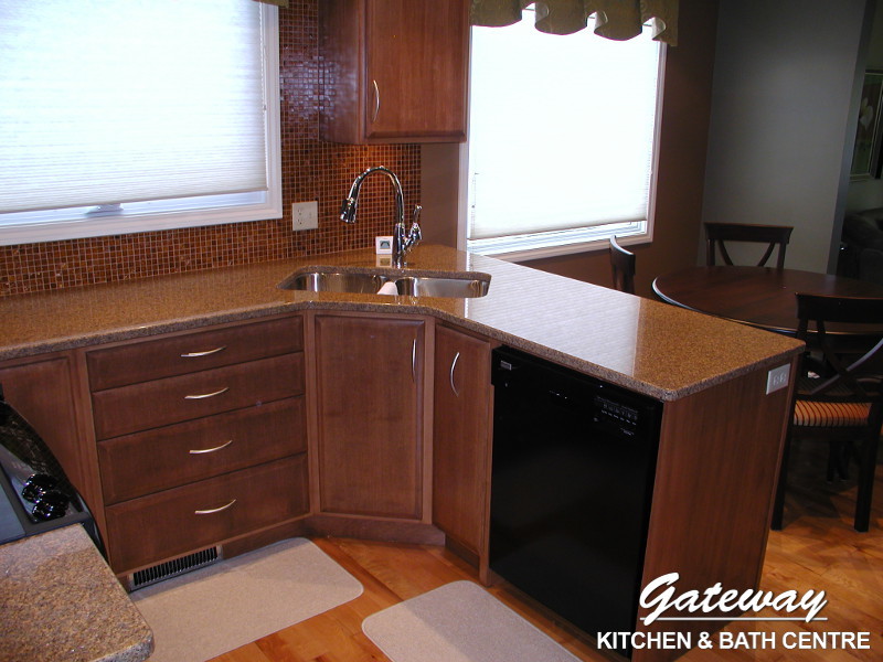 Kitchen - transitional kitchen idea