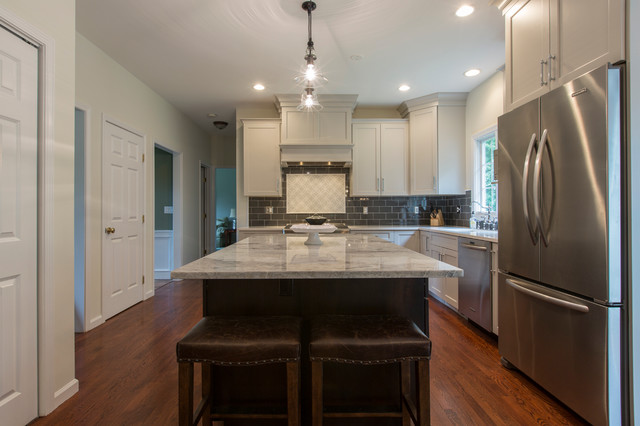 Rustic yet Elegant Transitional Kitchen klassisch-modern-kueche