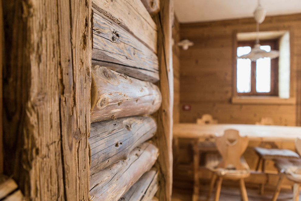 Home design - rustic home design idea in Venice
