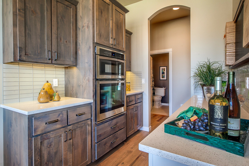 Kitchen - rustic kitchen idea in Sacramento