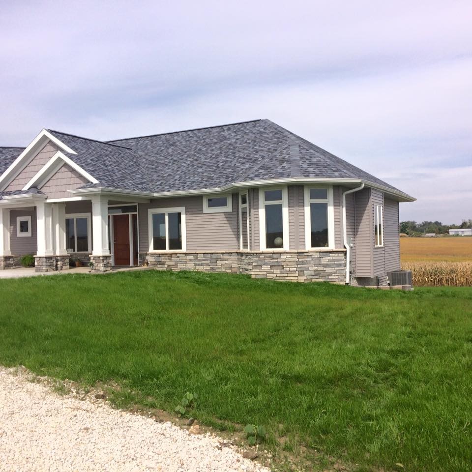 This is an example of a transitional front yard landscaping in Cedar Rapids.
