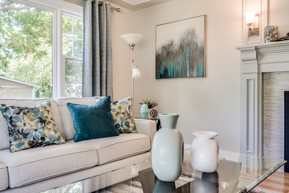 Mid-sized transitional home design photo in Toronto