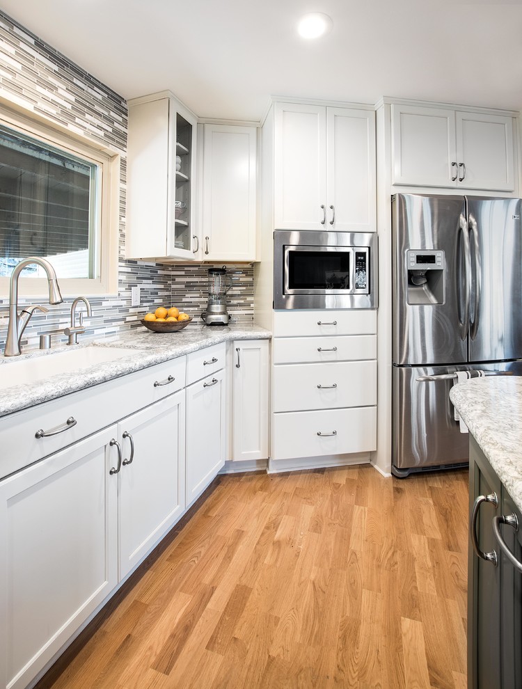 Example of a transitional kitchen design in Orange County