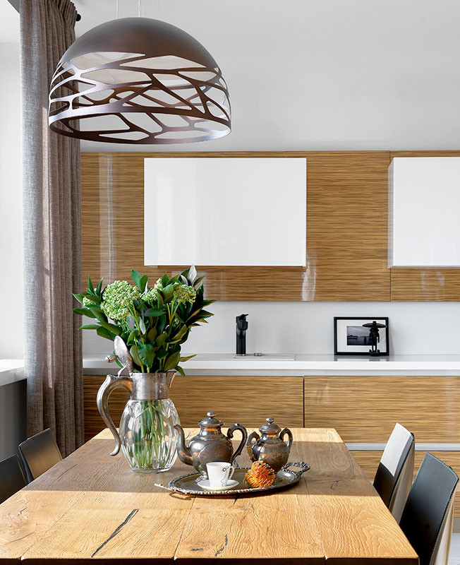 Кухня Giulia Novars в отделке из шпона зебрано