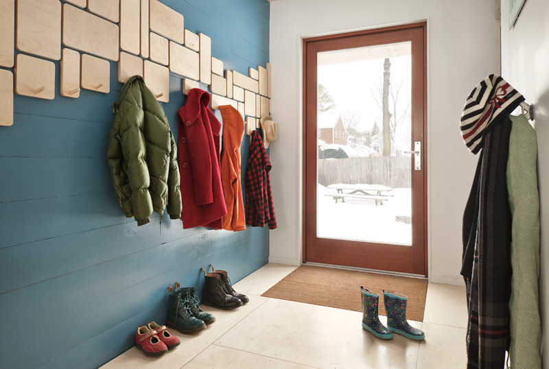 Contemporary mudroom in Portland Maine with blue walls, a single front door and a glass front door.