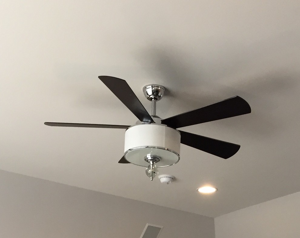 HELP IDENTIFY: manufacturer of this ceiling fan and light?