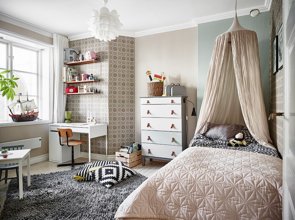 Eclectic gender-neutral kids' bedroom in Gothenburg with multi-coloured walls for kids 4-10 years old.