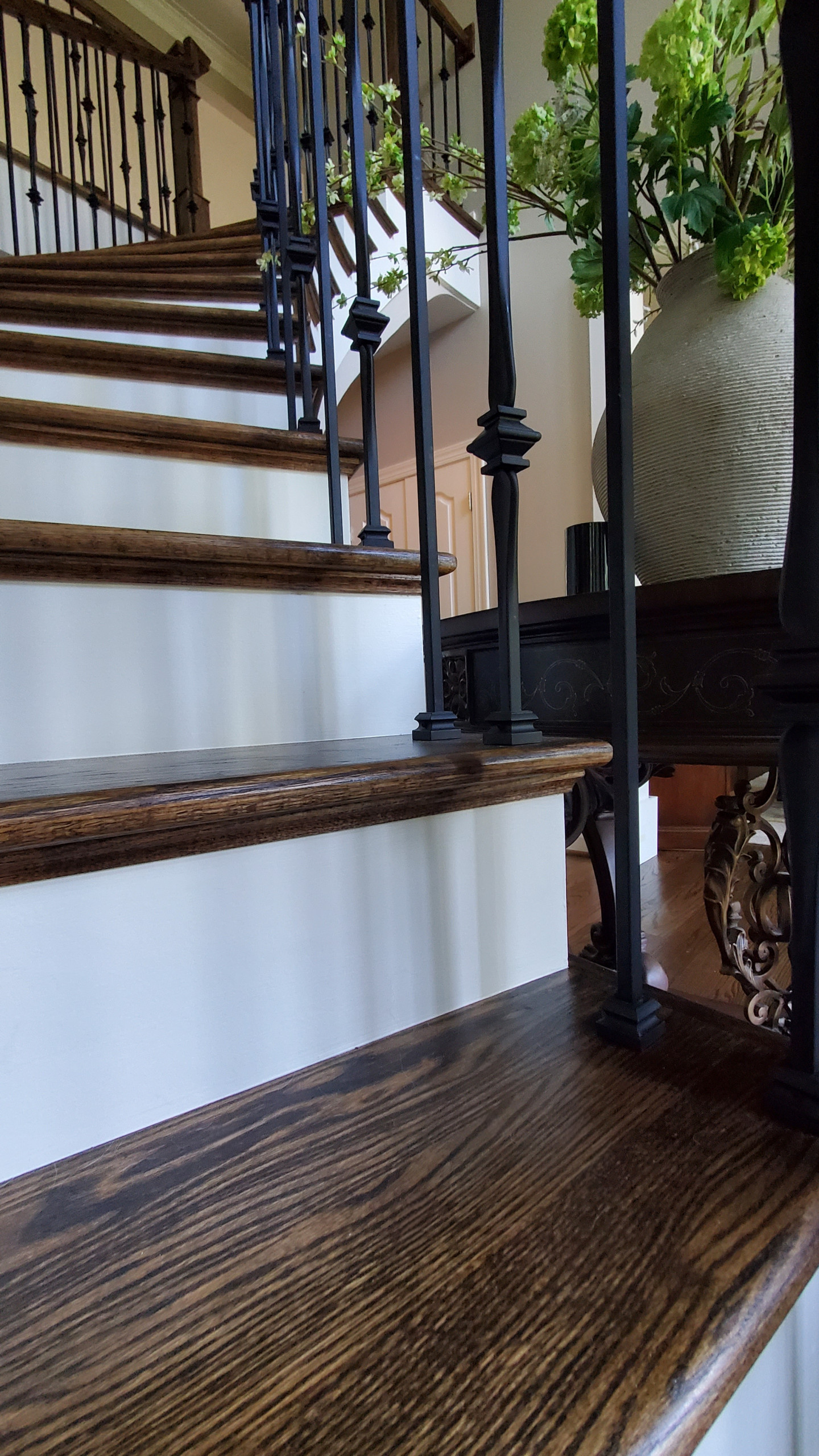 Project #157 | Traditional Curved Foyer Staircase