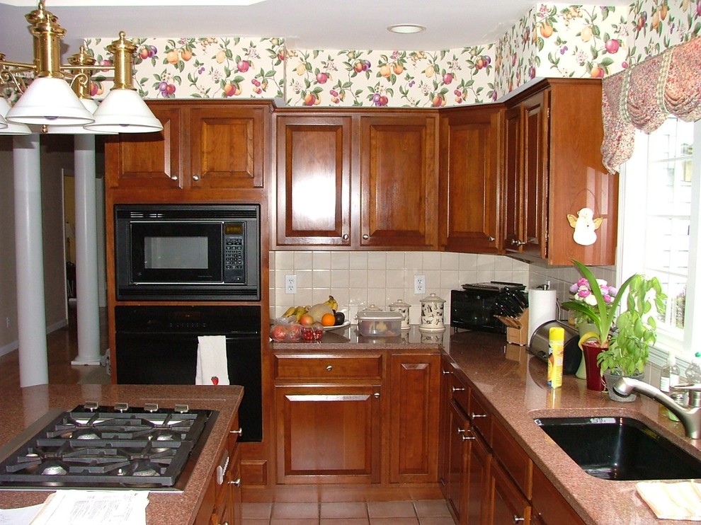 Kitchen Before photo 3