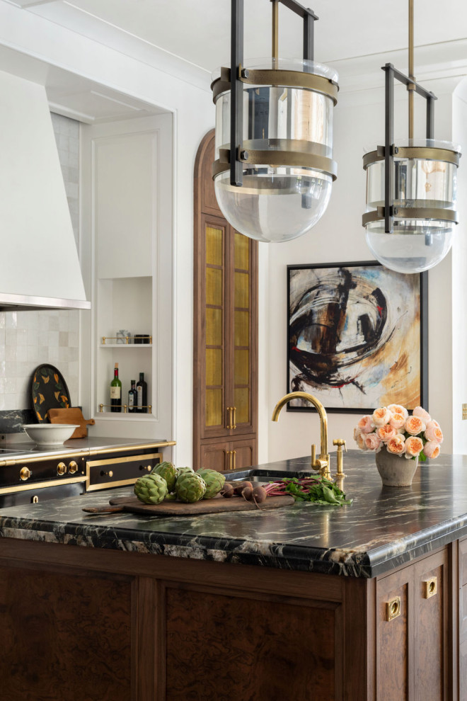 Kitchen - transitional kitchen idea in Chicago