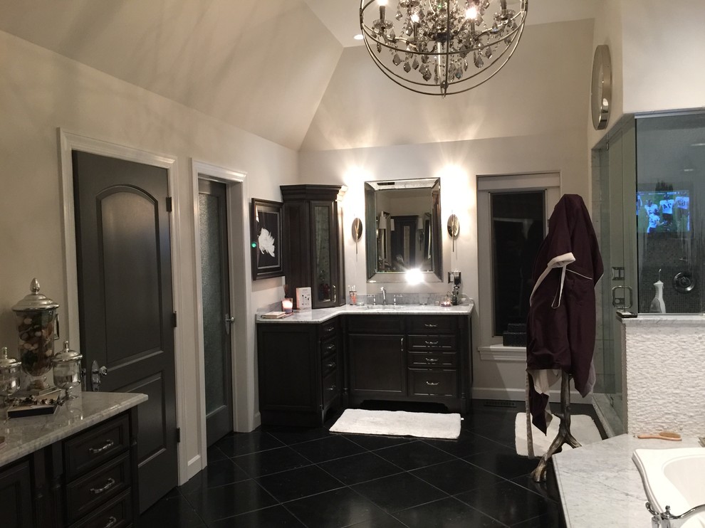Inspiration for a transitional bathroom remodel in Chicago