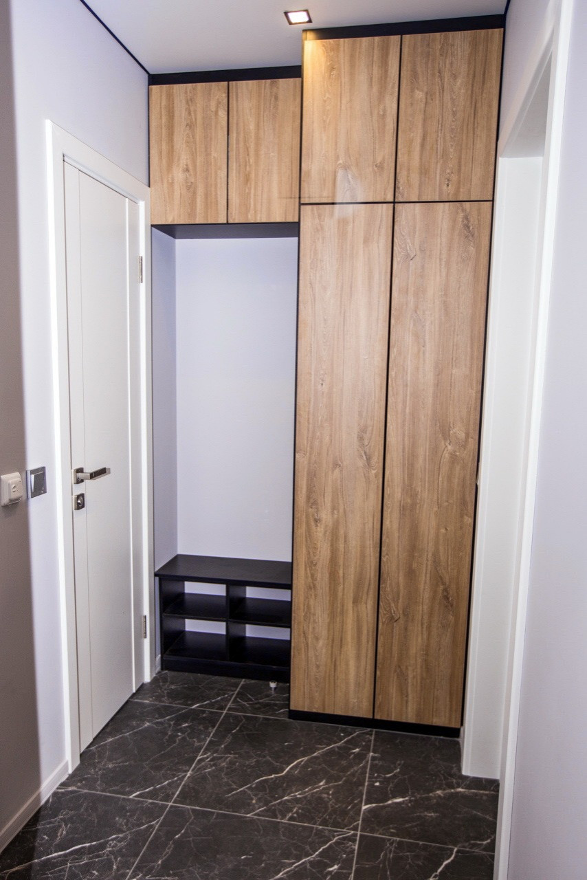 Прихожая двух-комнатной студии .Дизайн квартиры в Сочи ул.Фабрициуса