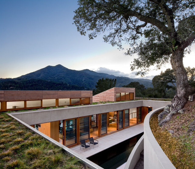 Minimalist modern mountain home rises in California - Curbed