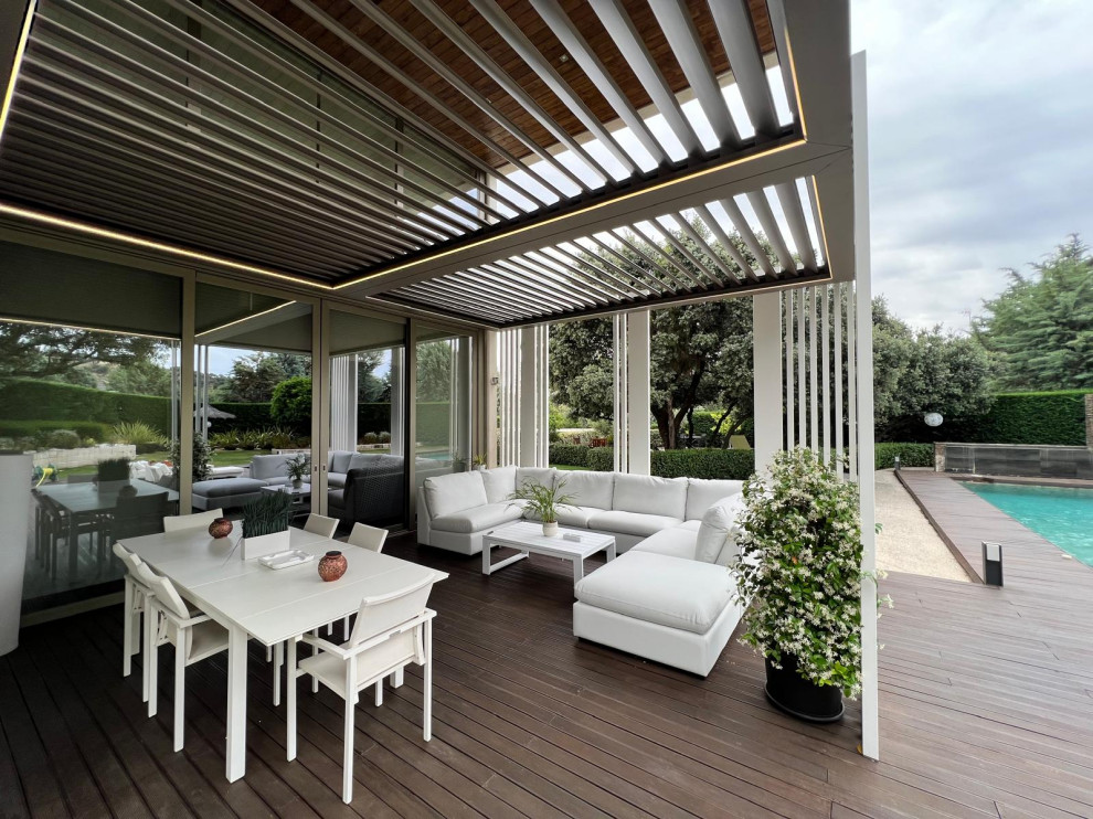 Ejemplo de terraza in patio With pérgola