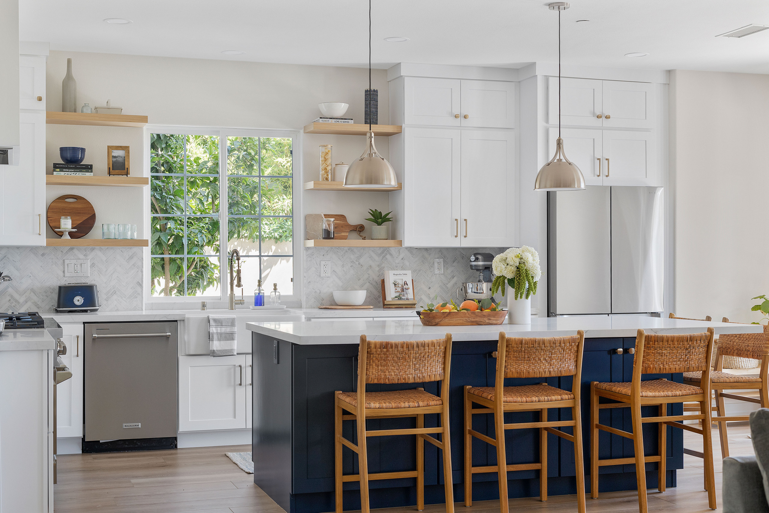 4 Stylish New Kitchens With a Contrasting Island Color