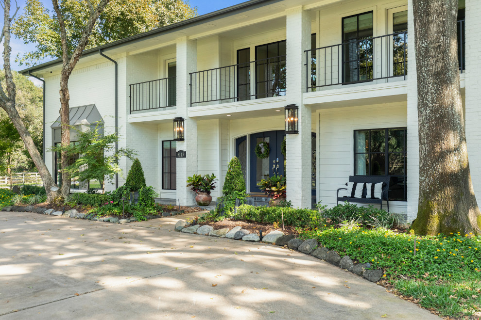 Inspiration for a transitional home design remodel in Houston