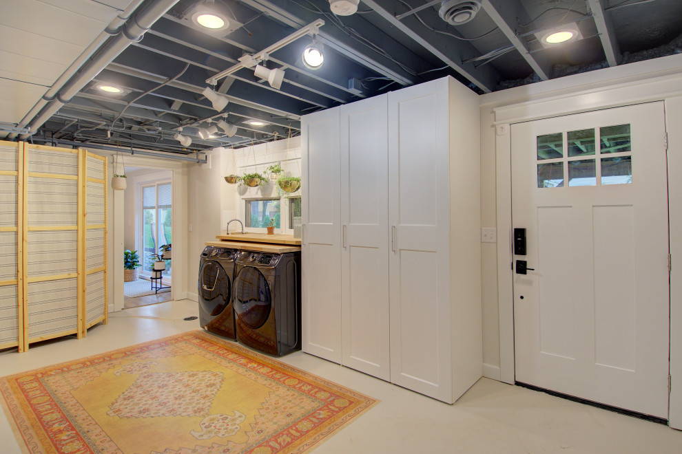 Photo of a contemporary utility room in Minneapolis.