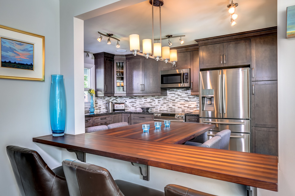 Inspiration for a transitional kitchen remodel in Toronto