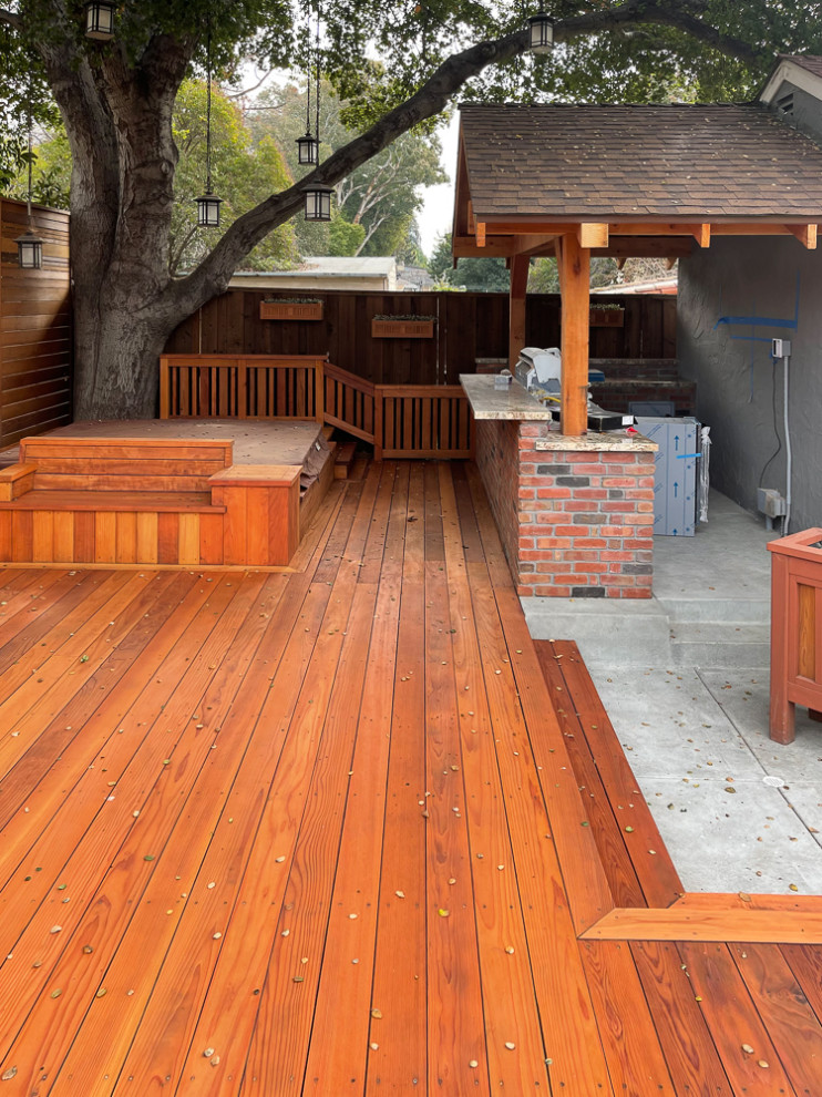 Outdoor Kitchen & Deck