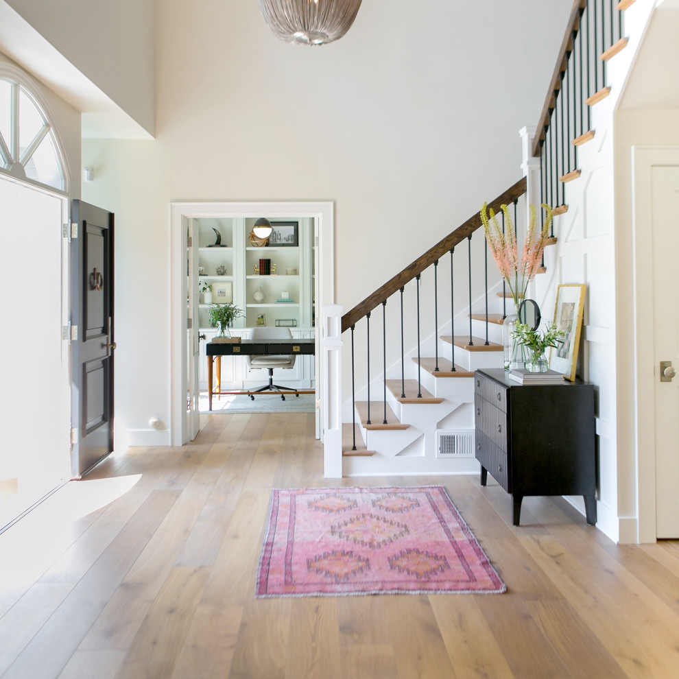 Photo of a transitional entryway in San Francisco.