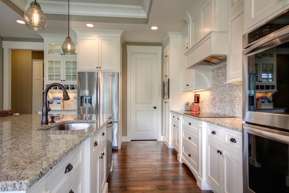 Transitional kitchen photo in Chicago
