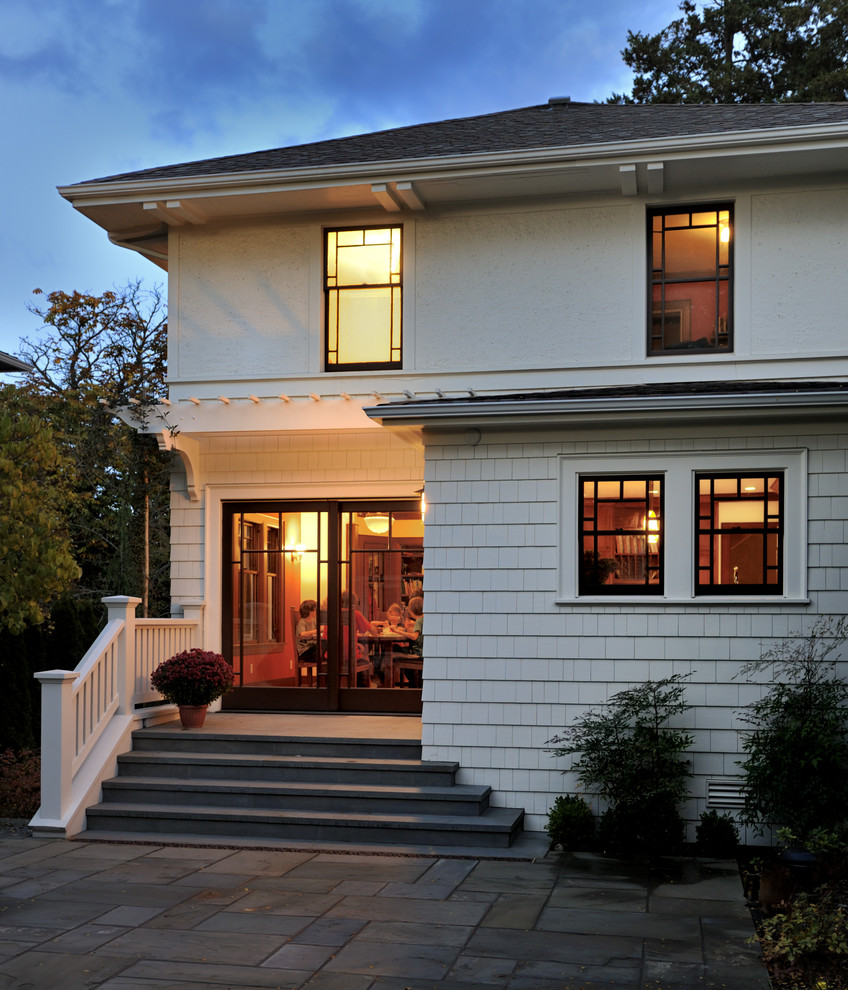 This is an example of a traditional two-storey exterior in Seattle.