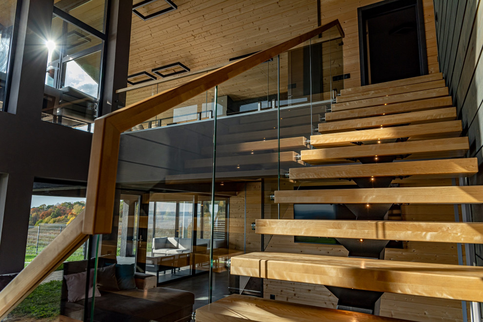 Лестница на монокосоуре со стеклянным ограждением